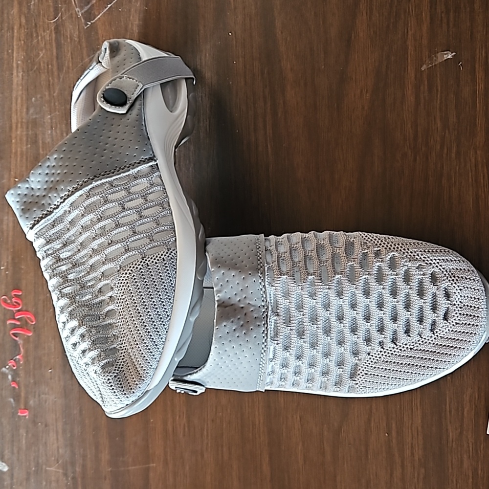Shoes - Picture 1 of 3